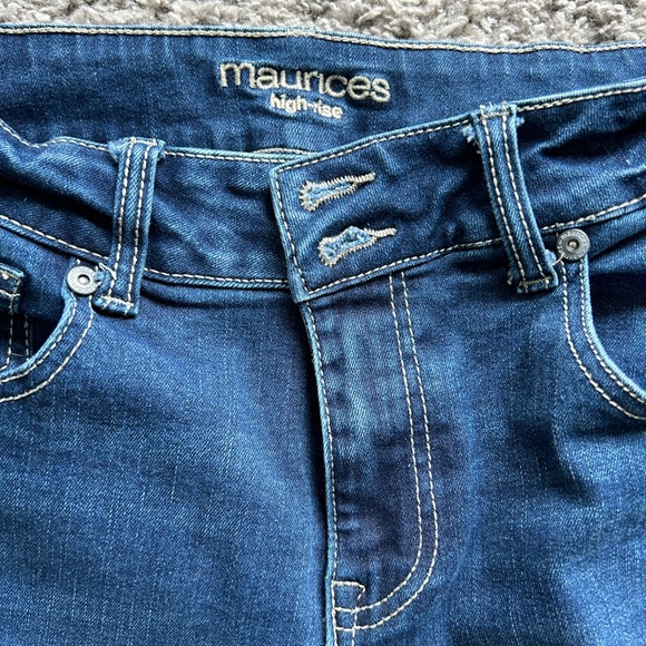 Maurice’s High Rise Capris, Size: 2 - Picture 3 of 6